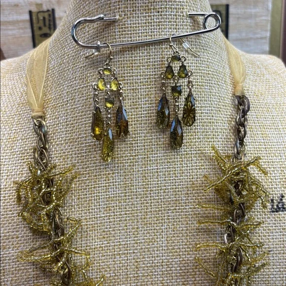 Gold Beaded Jewelry Set - Picture 6 of 6